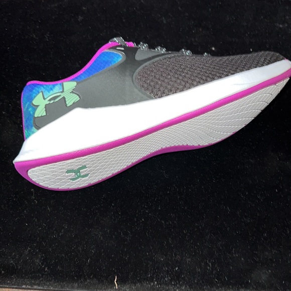 Under Armour woman’s shoes - Picture 2 of 5